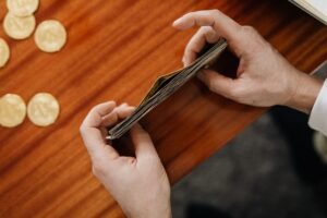 A person is tidying money for business loan